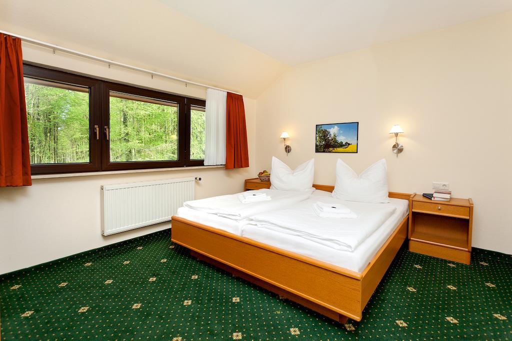 Restaurant & Hotel Baumhaus Hagen Сасниц Стая снимка